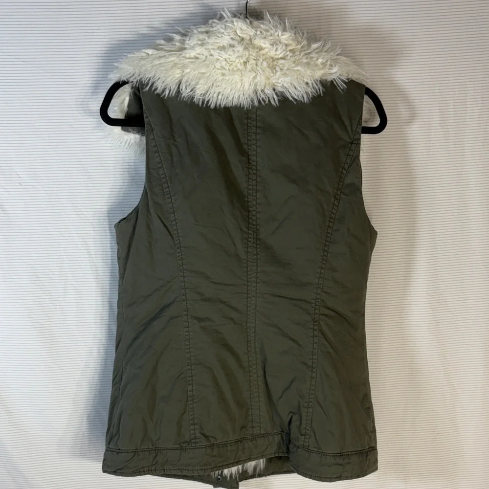 Mossimo Supply Co. Women's Olive Green Vest with Faux Fur Collar - Picture 5 of 10